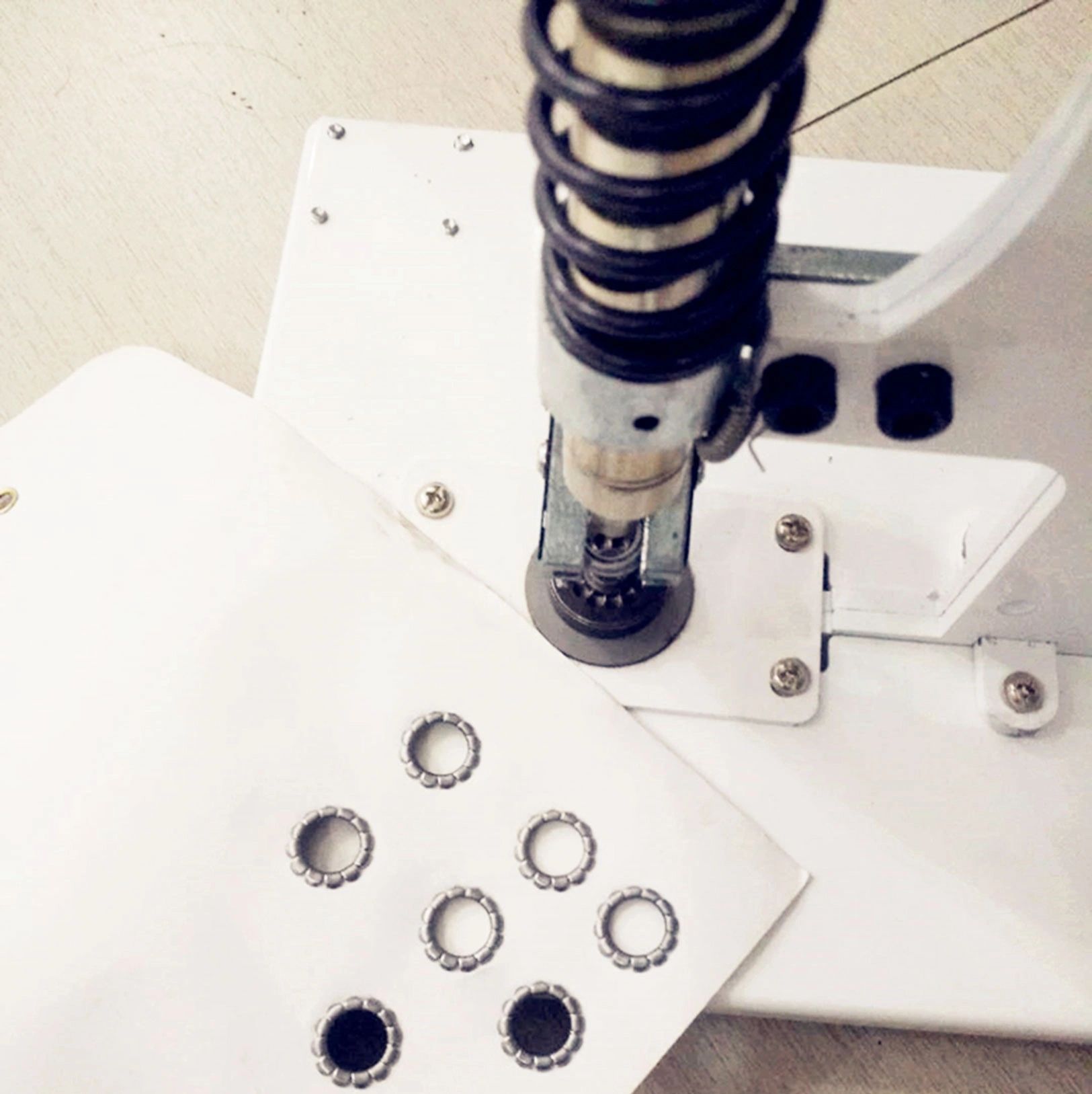 Semi-Automatic Grommet Machine-10mm